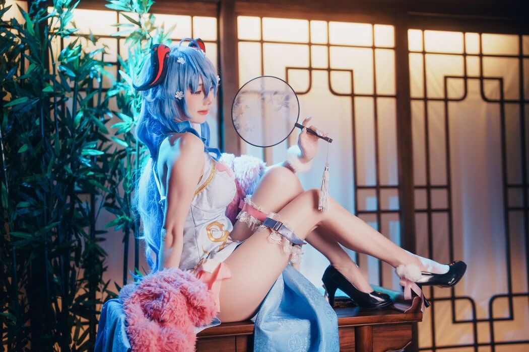 Coser@Sally多啦雪 Sally Dorasnow – Ganyu QiPao (40P)