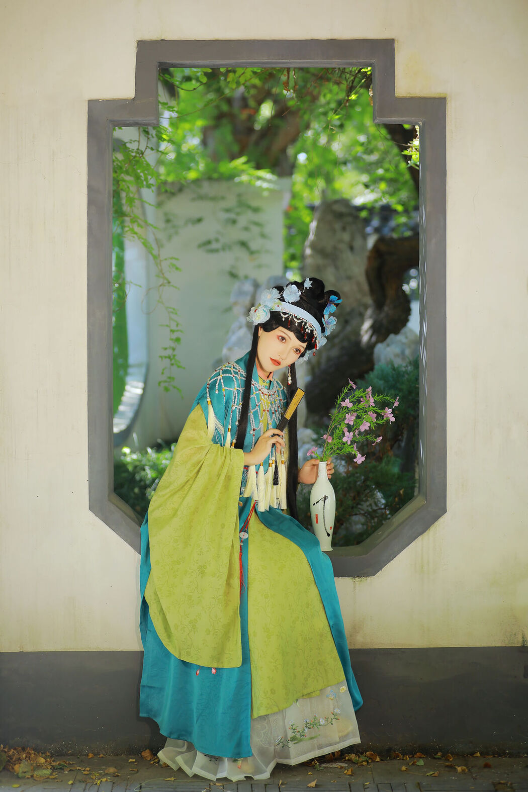YiTuYu艺图语 Vol.8183 焚香小也 (27P)