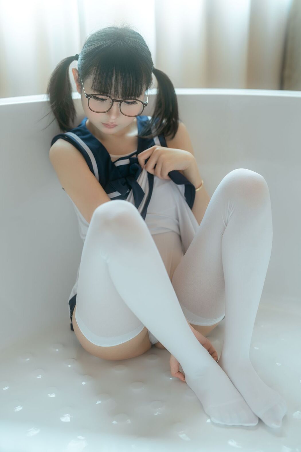 Coser@幼水铃衣 &#8211; 梦浴少女 (82P &#8211; 1V)