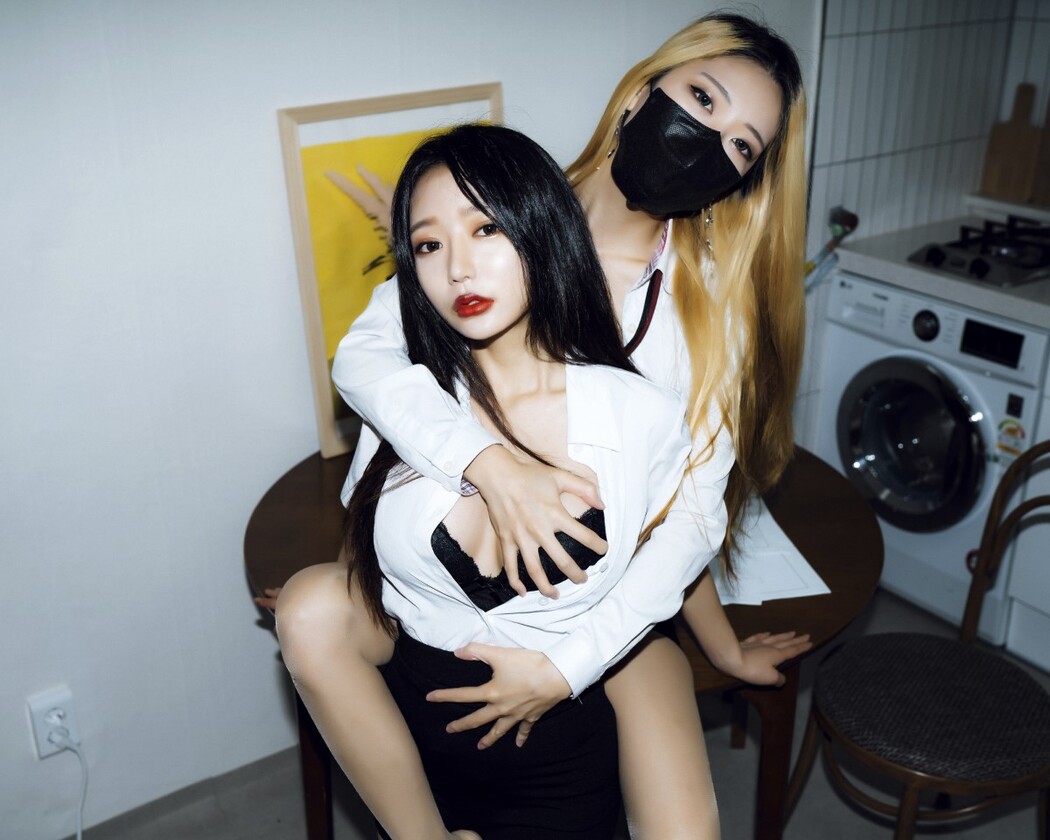 Mona모나 Jucy 쥬시 Loveholic