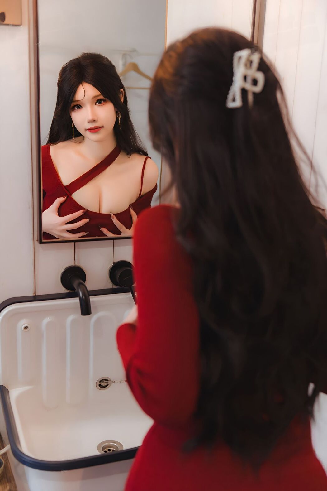 Coser@雪晴Astra – 红裙黑丝小娇妻 (66P – 2V)