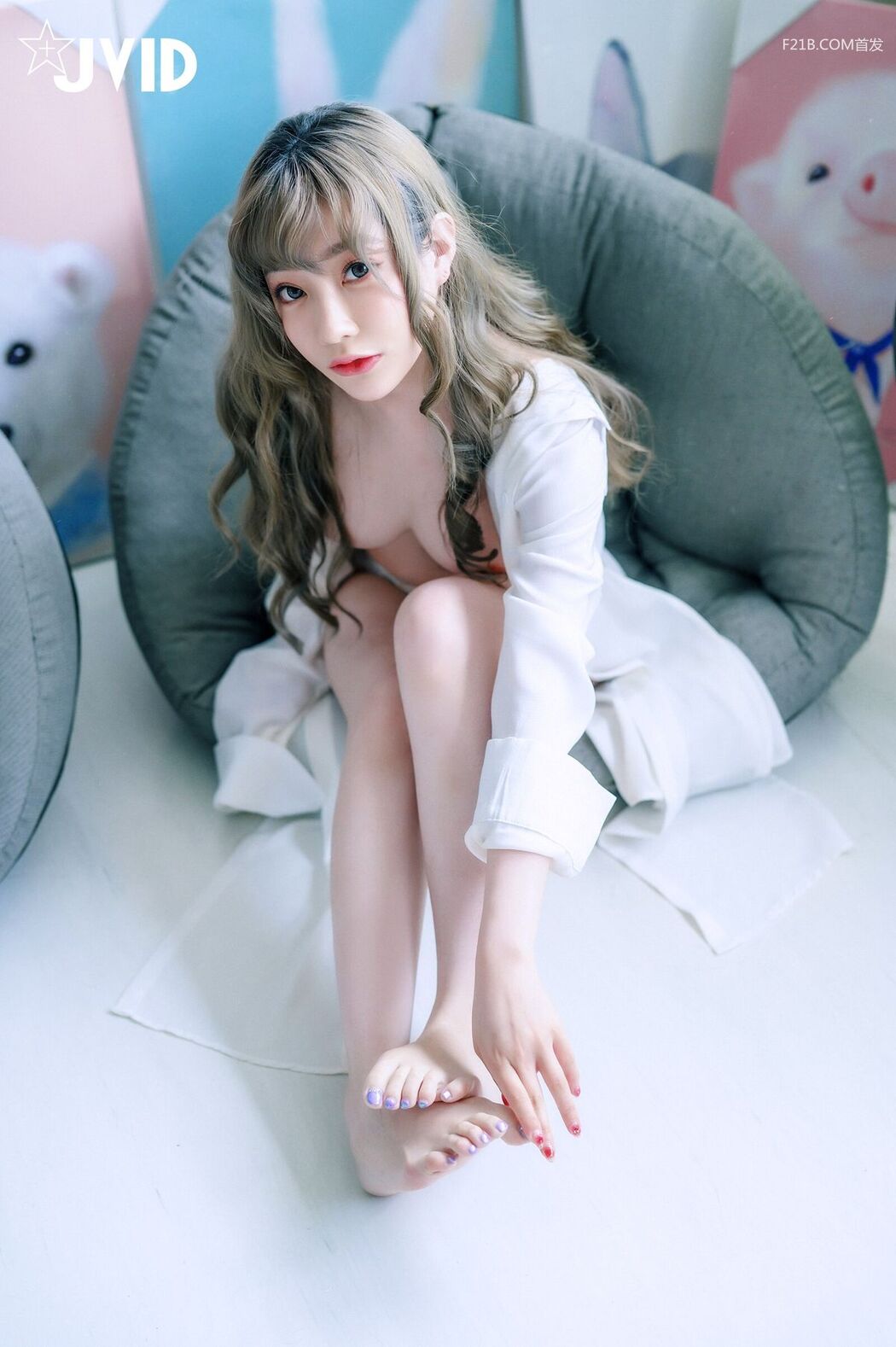 JVID Li Nai Jiang 璃奈醬 – 兄弟一起把玩超美極品充氣娃娃 誤觸開關 一秒變真人 掰超開特寫 粉嫩鮑 Part02 (75P)
