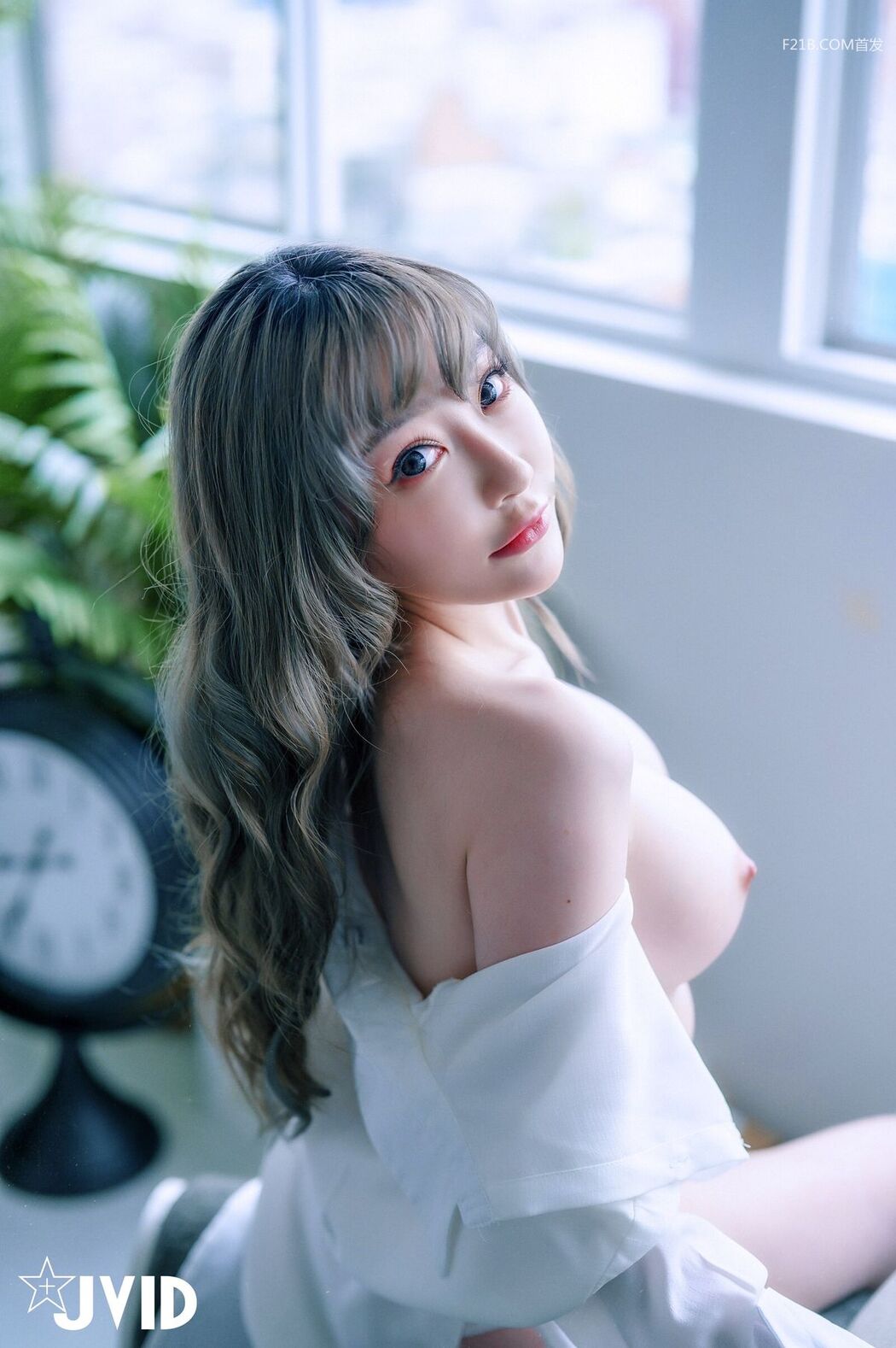 JVID Li Nai Jiang 璃奈醬 – 兄弟一起把玩超美極品充氣娃娃 誤觸開關 一秒變真人 掰超開特寫 粉嫩鮑 Part02 (75P)