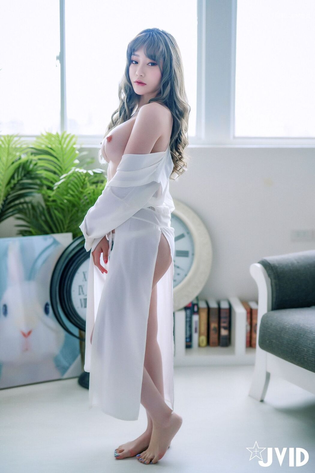 JVID Li Nai Jiang 璃奈醬 – 兄弟一起把玩超美極品充氣娃娃 誤觸開關 一秒變真人 掰超開特寫 粉嫩鮑 Part02 (75P)