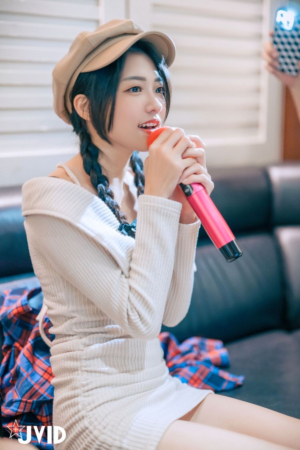 JVID Yan Yan 妍妍 Angel – 生日酒醉の強制性侵-妍妍 喝醉遭友人帶回脫光侵犯 開腿露出美鮑 主動撫摸肉棒 Part01 (63P – 2V)