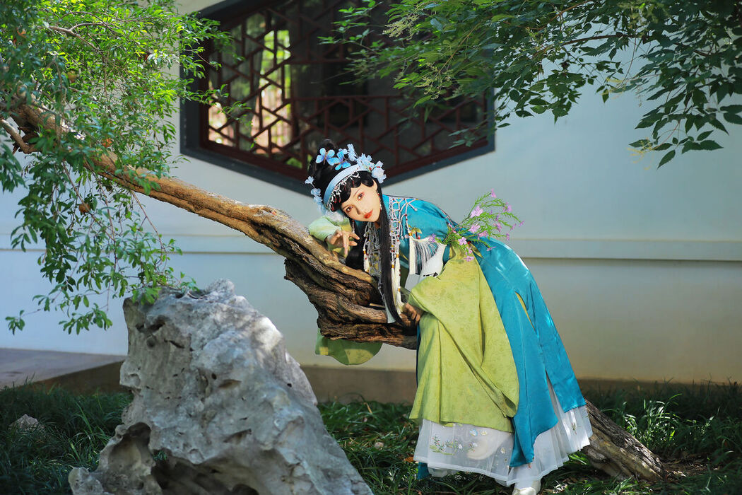YiTuYu艺图语 Vol.8183 焚香小也 (27P)