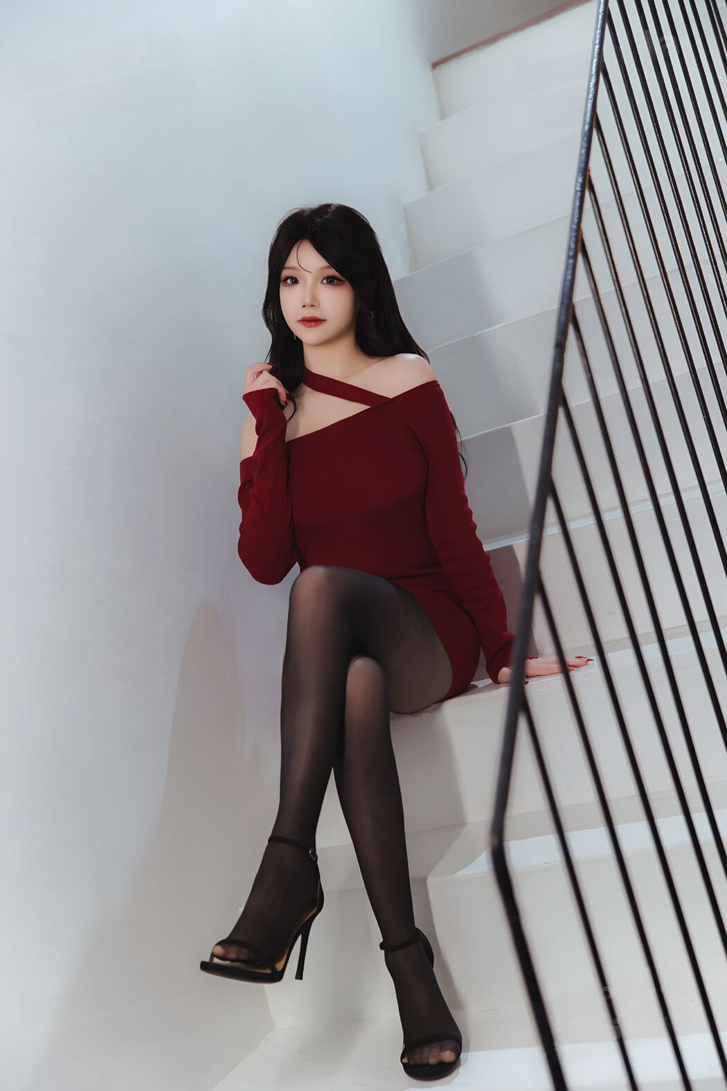 Coser@雪晴Astra – 红裙黑丝小娇妻 (66P – 2V)