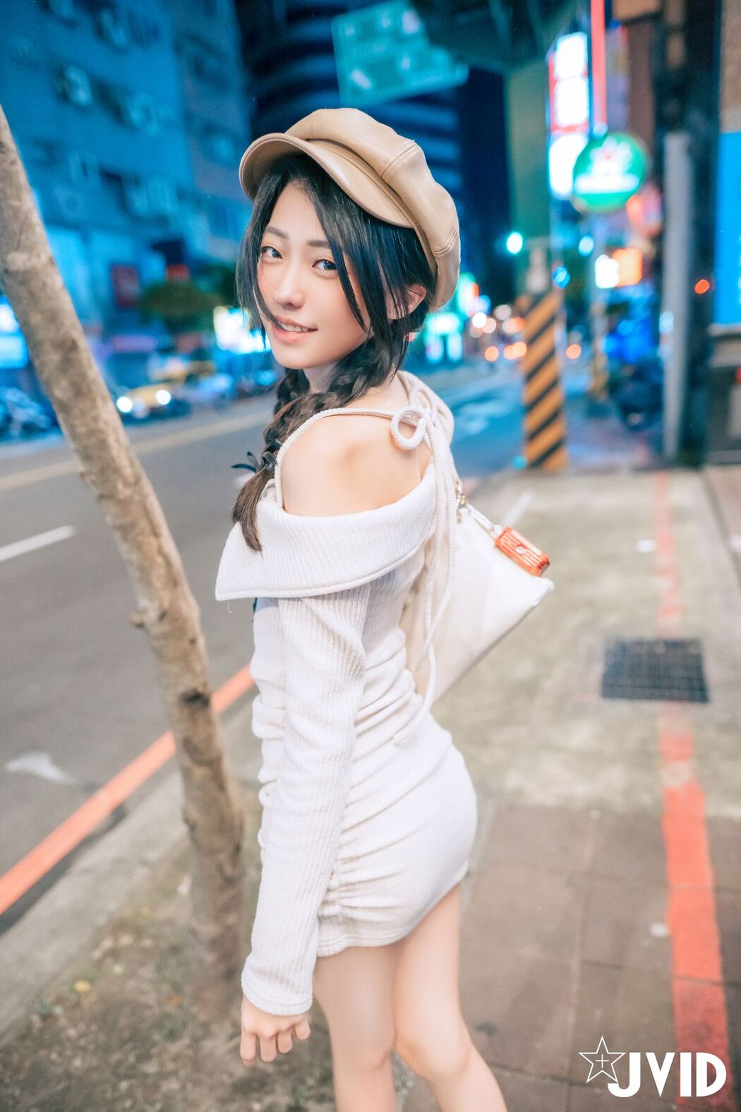 JVID Yan Yan 妍妍 Angel – 生日酒醉の強制性侵-妍妍 喝醉遭友人帶回脫光侵犯 開腿露出美鮑 主動撫摸肉棒 Part01 (63P – 2V)