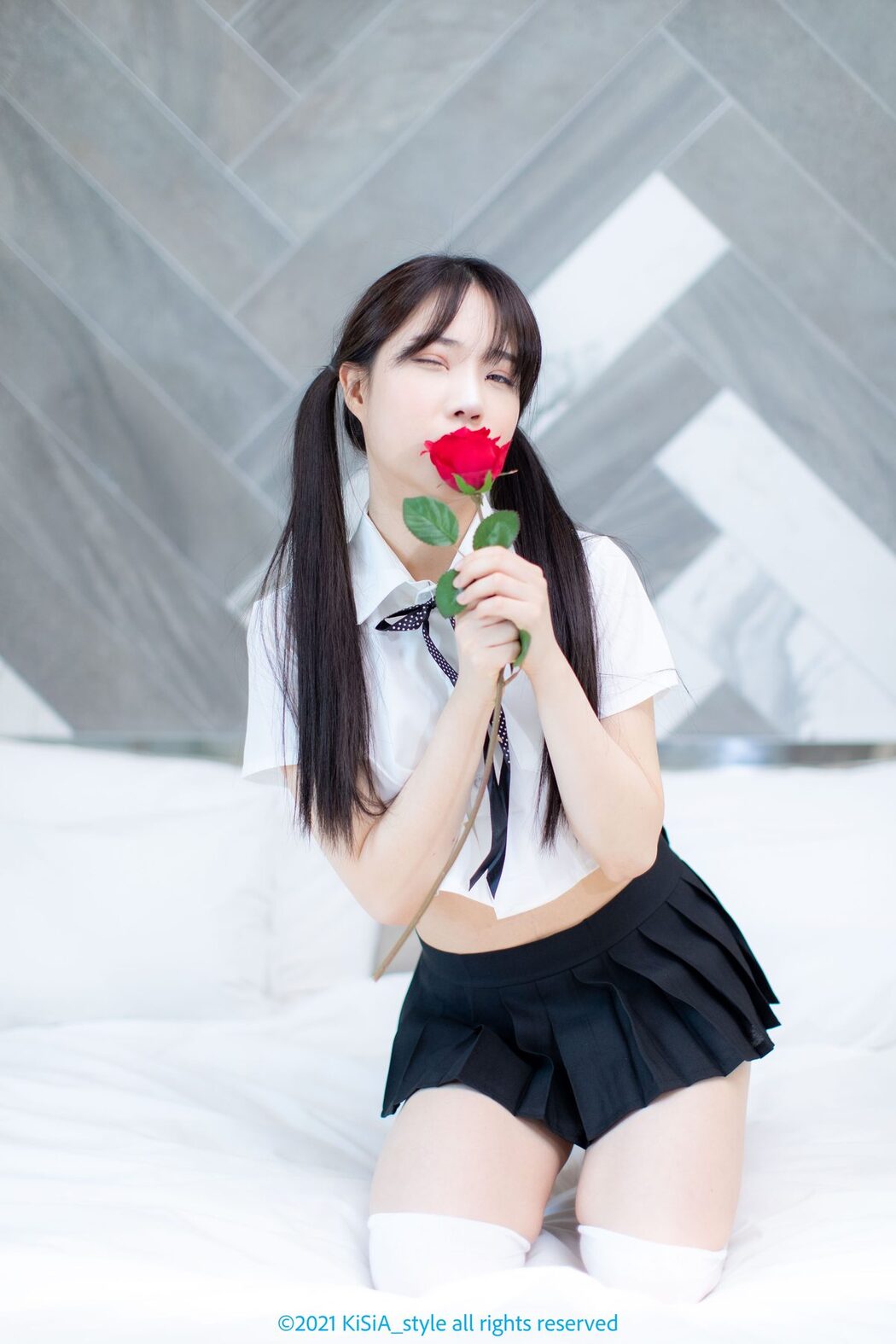KiSiA Eunha 은하 – ft. Schoolgirl