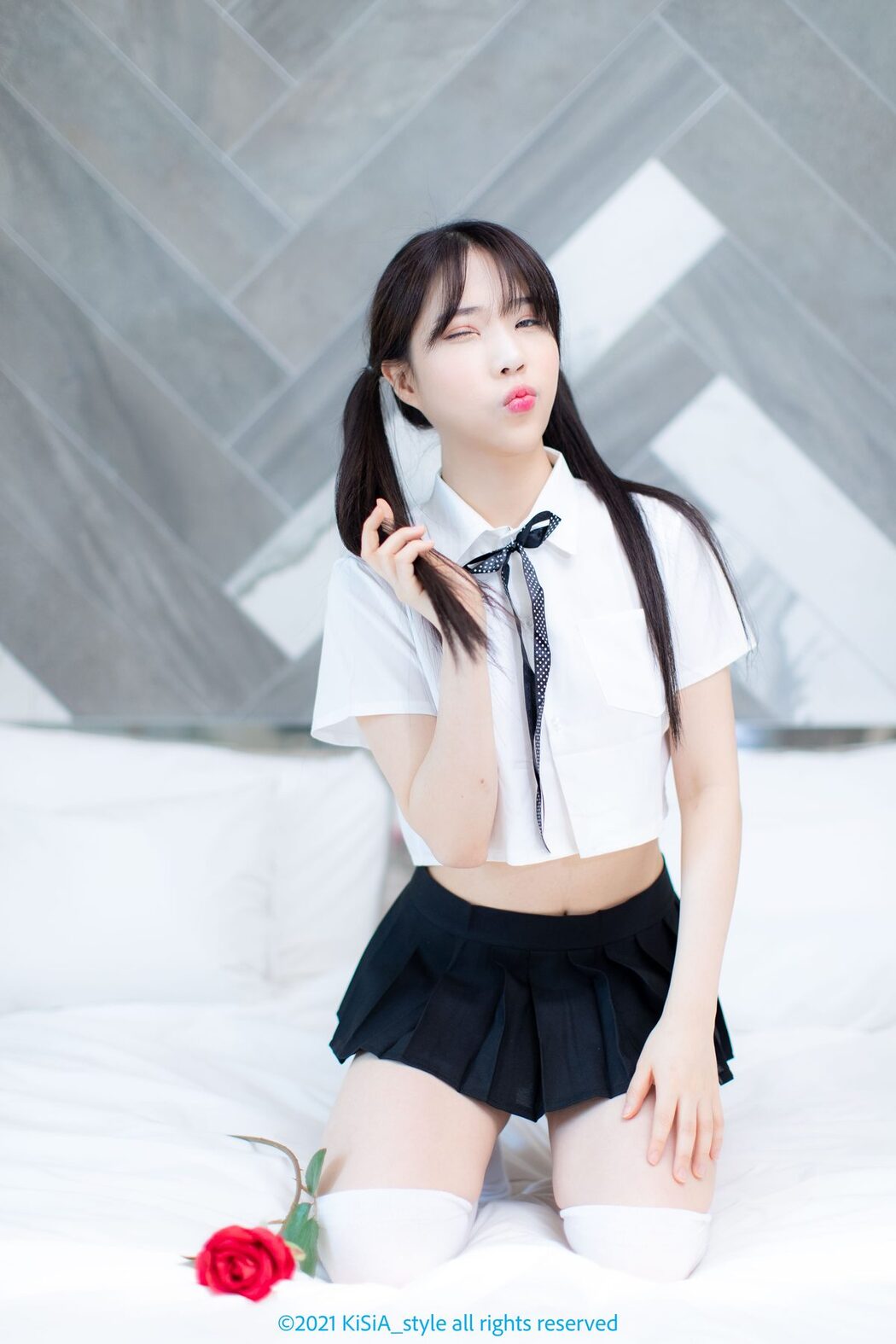 KiSiA Eunha 은하 – ft. Schoolgirl