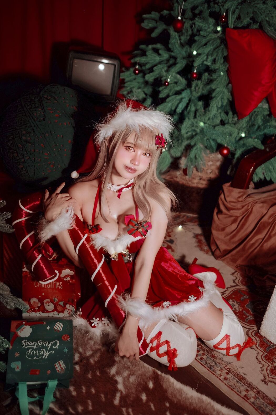Coser@PingPing – Emma Xmas NIKKE (18P)