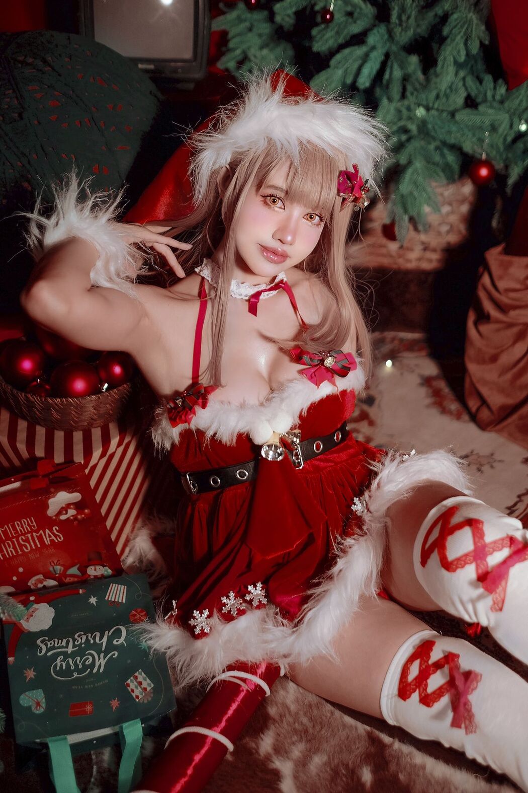 Coser@PingPing – Emma Xmas NIKKE (18P)