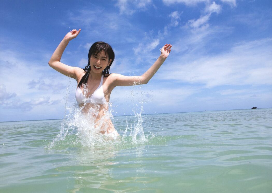 Akari Uemura 植村あかり 写真集 AKARI