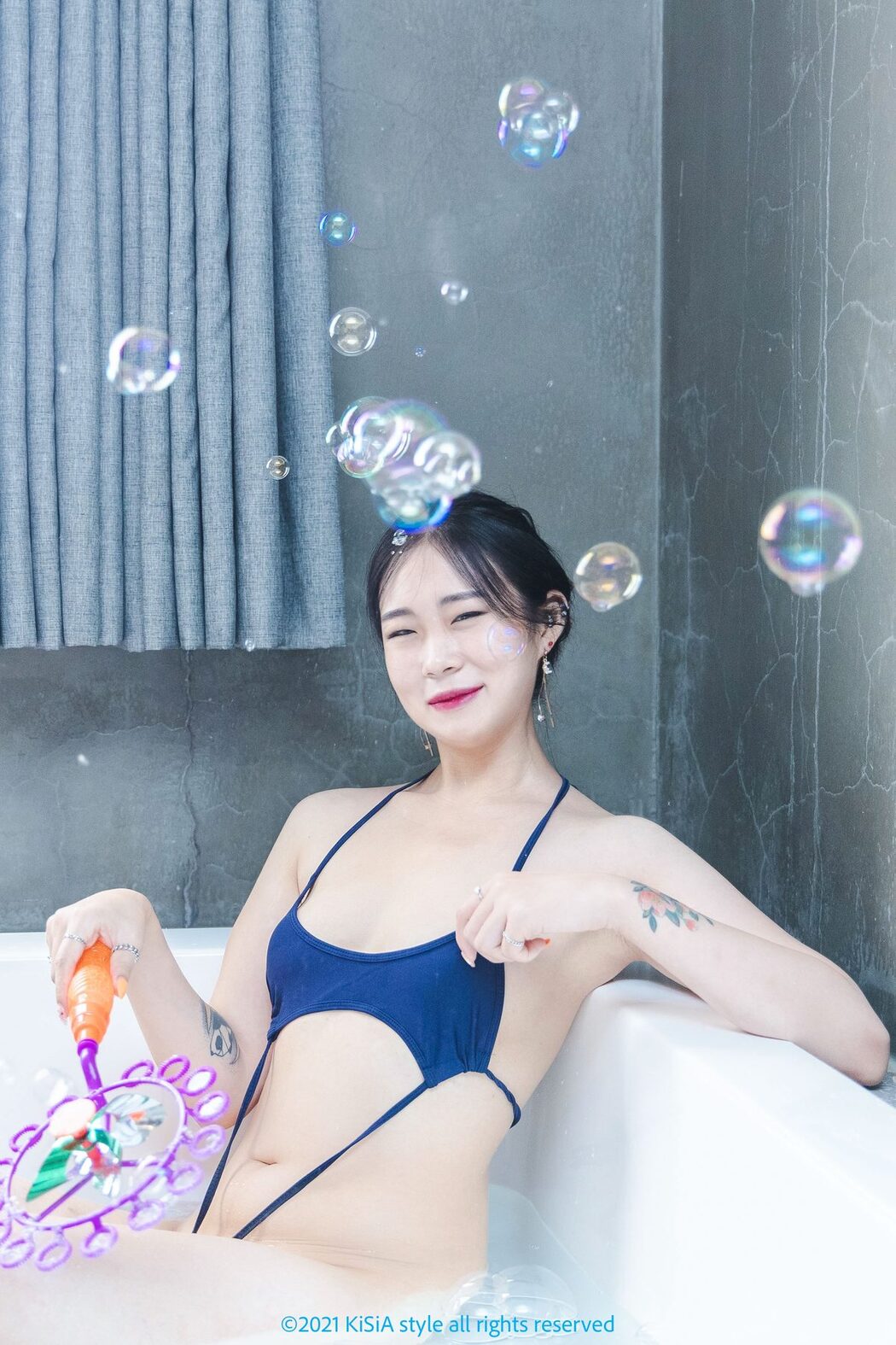 KiSiA Bora – ft. Hotel Vacation B