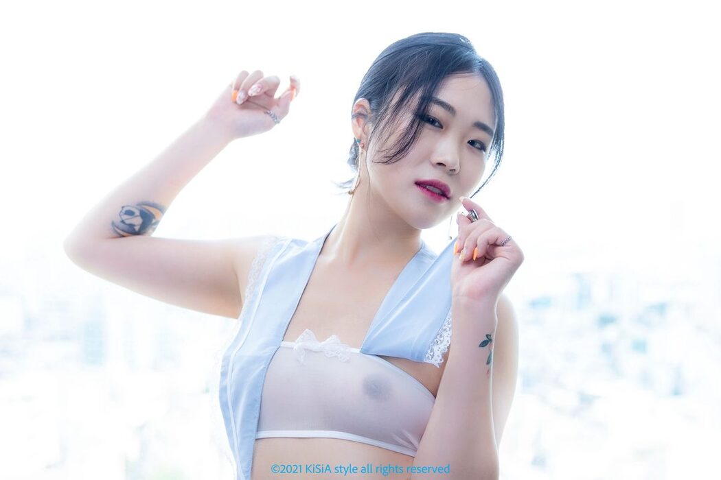 KiSiA Bora – ft. Hotel Vacation A