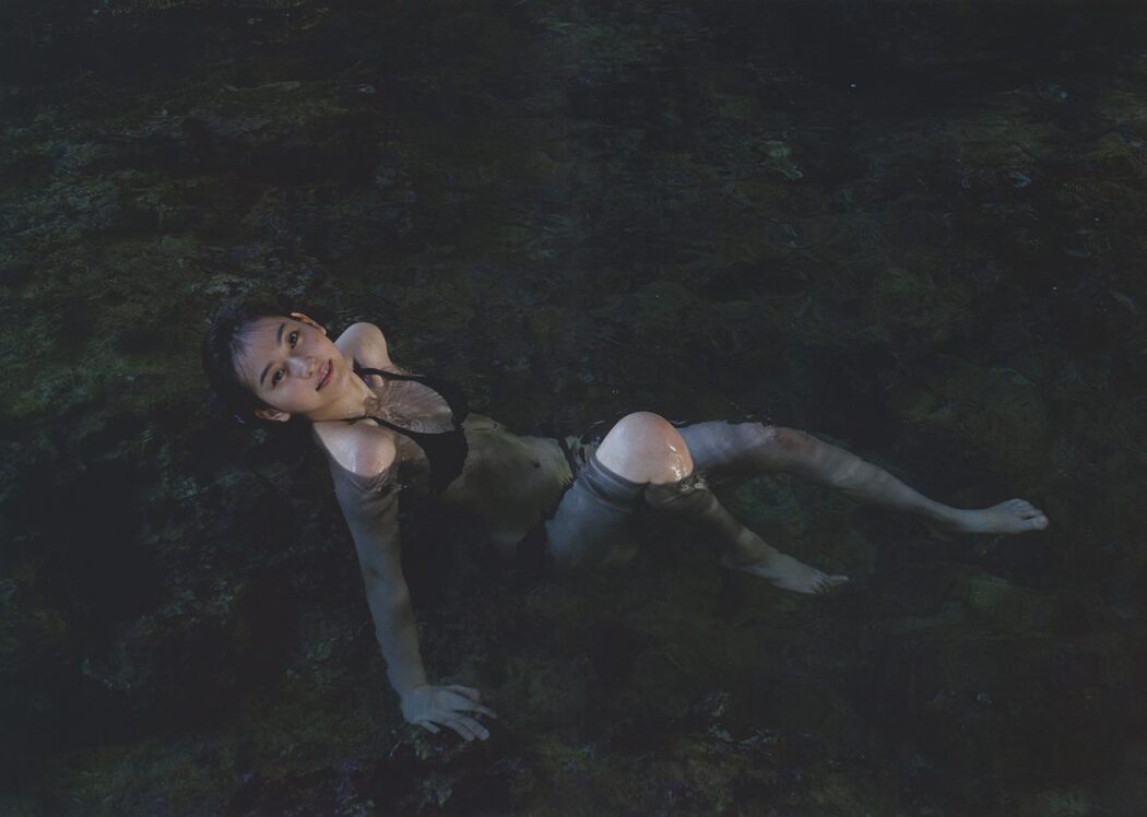 Akari Uemura 植村あかり 写真集 AKARI