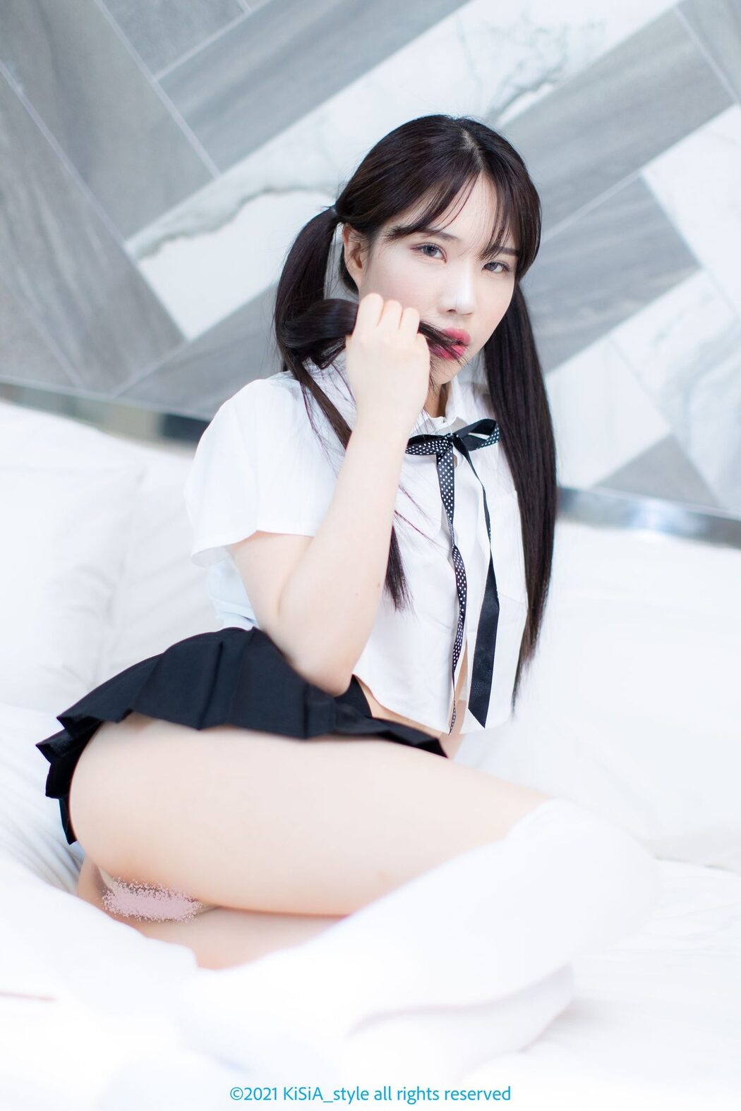 KiSiA Eunha 은하 – ft. Schoolgirl