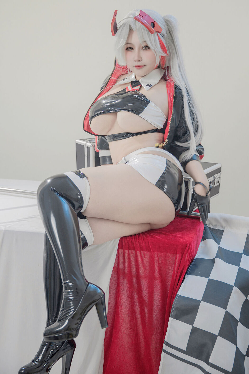 Coser@KANEKO_咔喵 – 欧根亲王 赛车服 (37P – 2V) Cover Photo