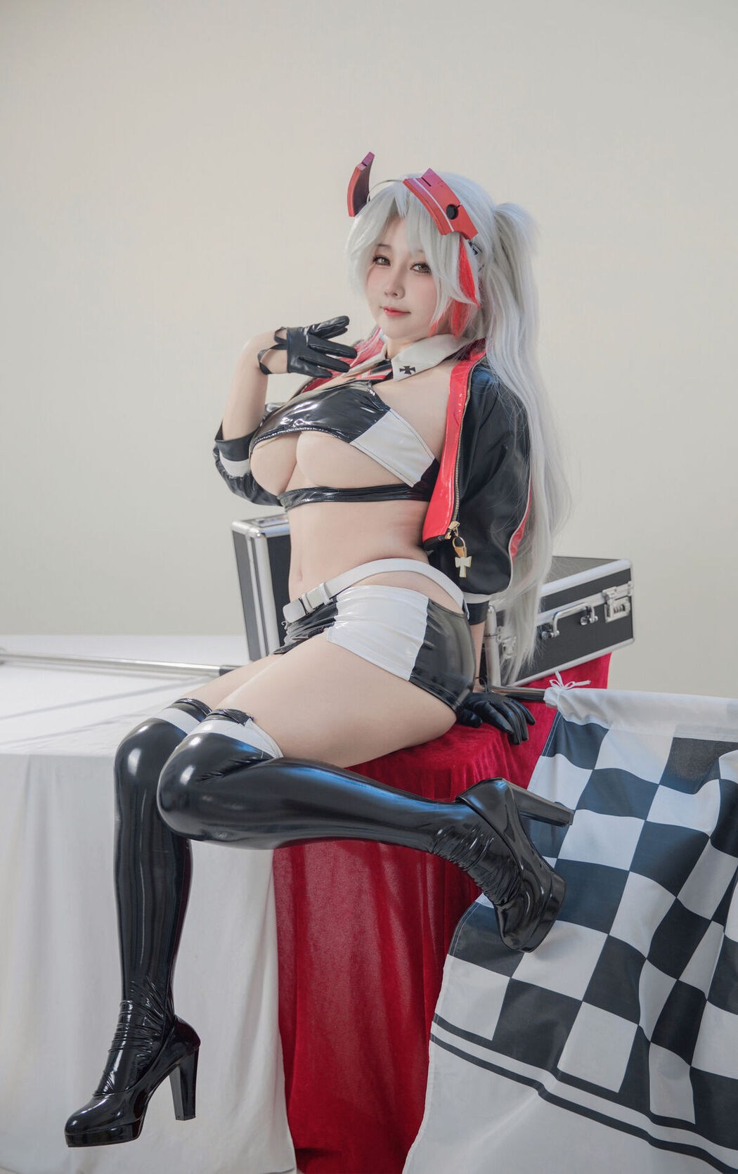 Coser@KANEKO_咔喵 – 欧根亲王 赛车服 (37P – 2V)