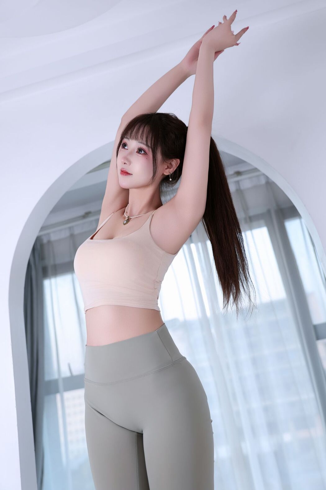 Coser@羽生三未 – 瑜伽姐姐 (43P – 2V)