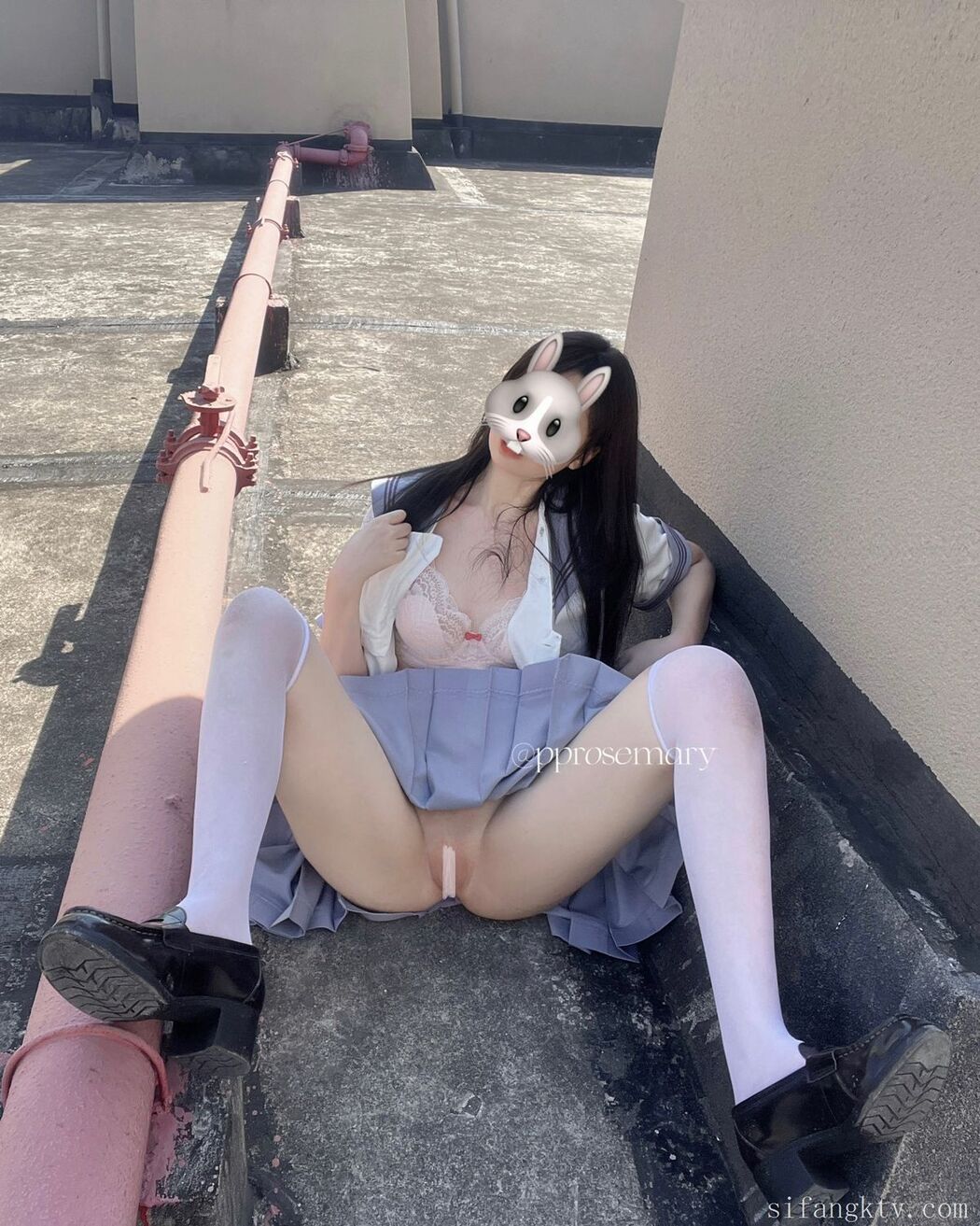 Coser@pprosemary &#8211; 白虎一线天 jk少女福利姬 Part1 (55P &#8211; 9V)