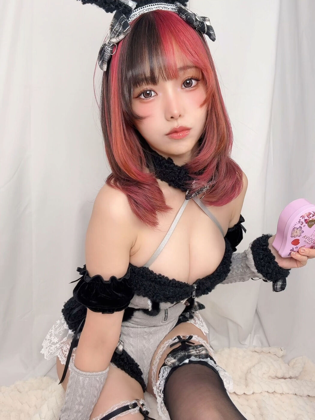 Coser@Ely_eee ElyEE子 &#8211; Shirogane Noel Nun (28P &#8211; 13V)