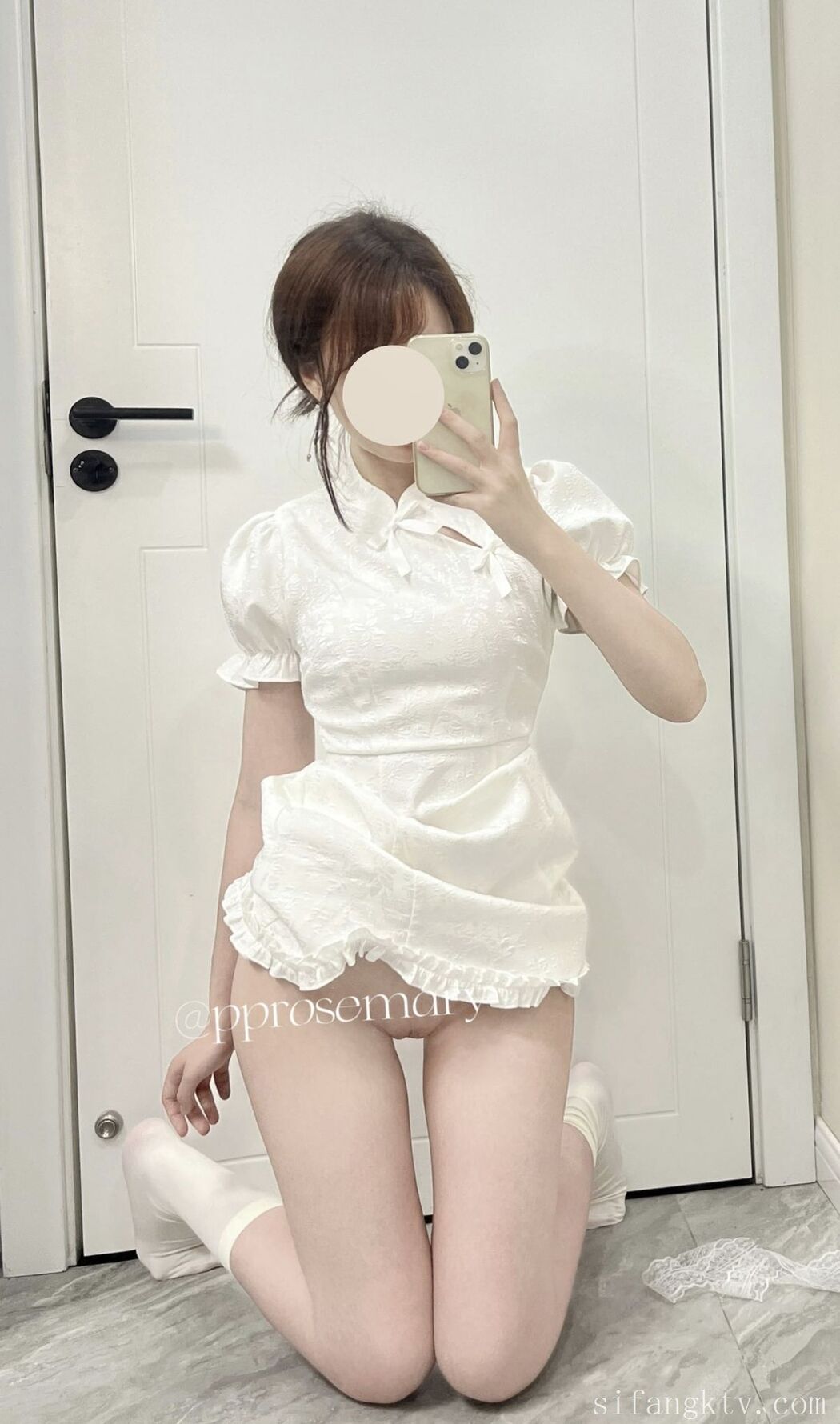 Coser@pprosemary &#8211; 白虎一线天 jk少女福利姬 Part1 (55P &#8211; 9V)