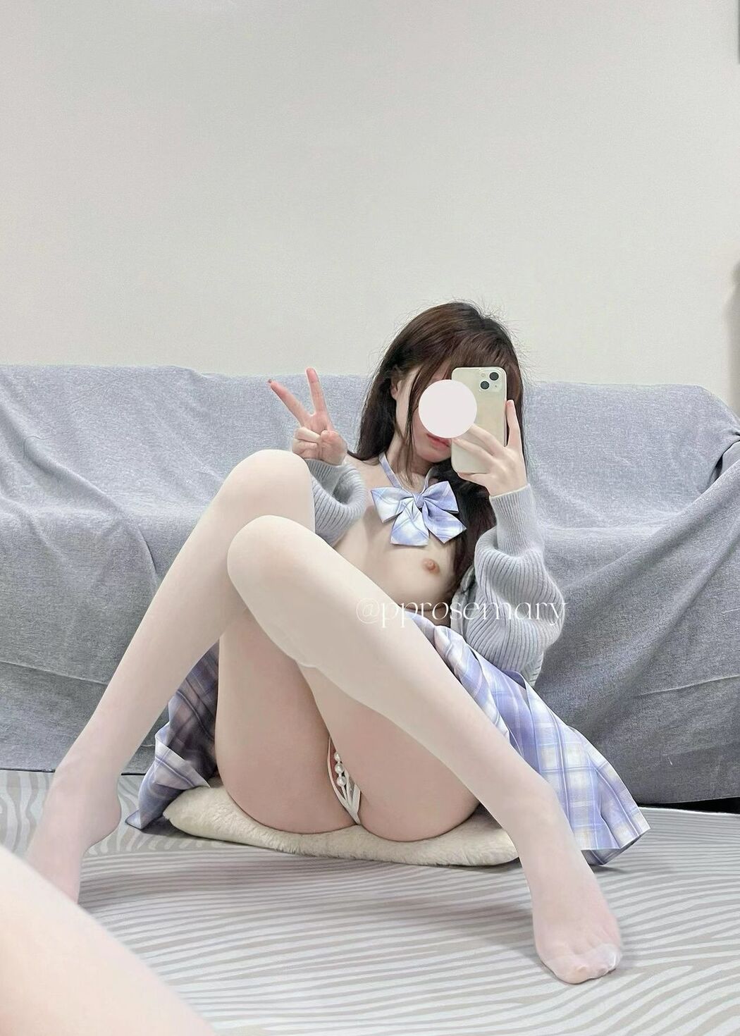 Coser@pprosemary &#8211; 白虎一线天 jk少女福利姬 Part3 (54P)