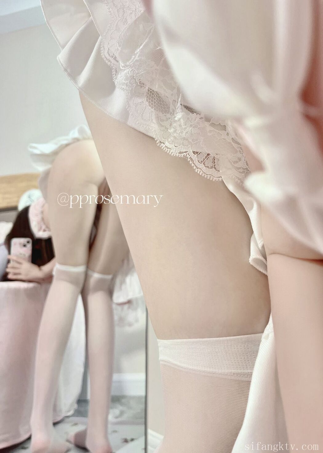 Coser@pprosemary &#8211; 白虎一线天 jk少女福利姬 Part2 (54P)