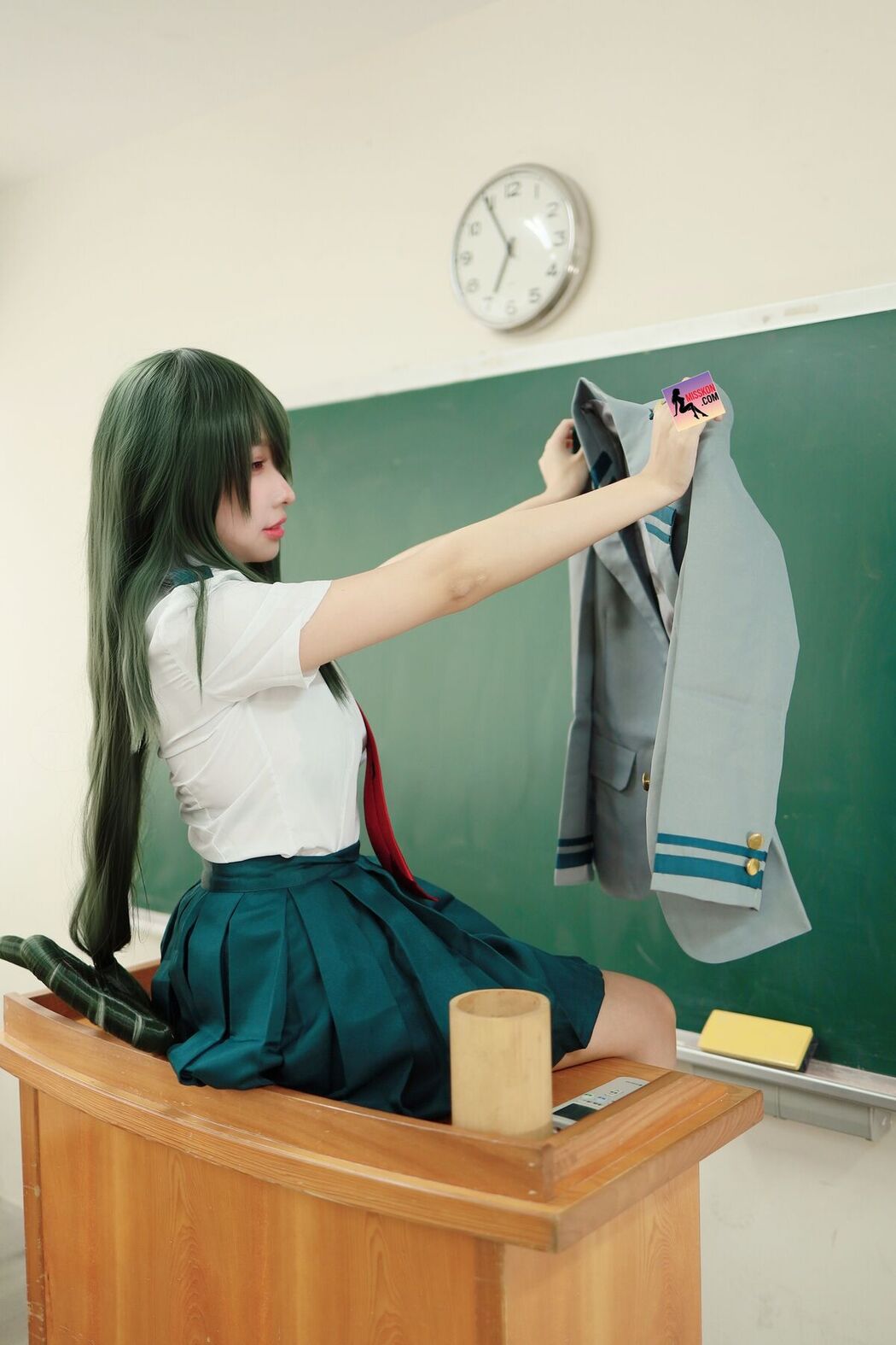 Coser@慕慕Momo – 學生服 自慰 啪啪 (30P – 3V)