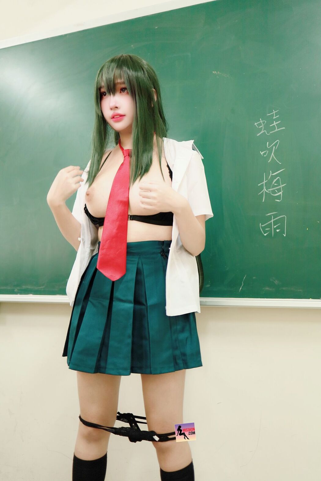 Coser@慕慕Momo – 學生服 自慰 啪啪 (30P – 3V)
