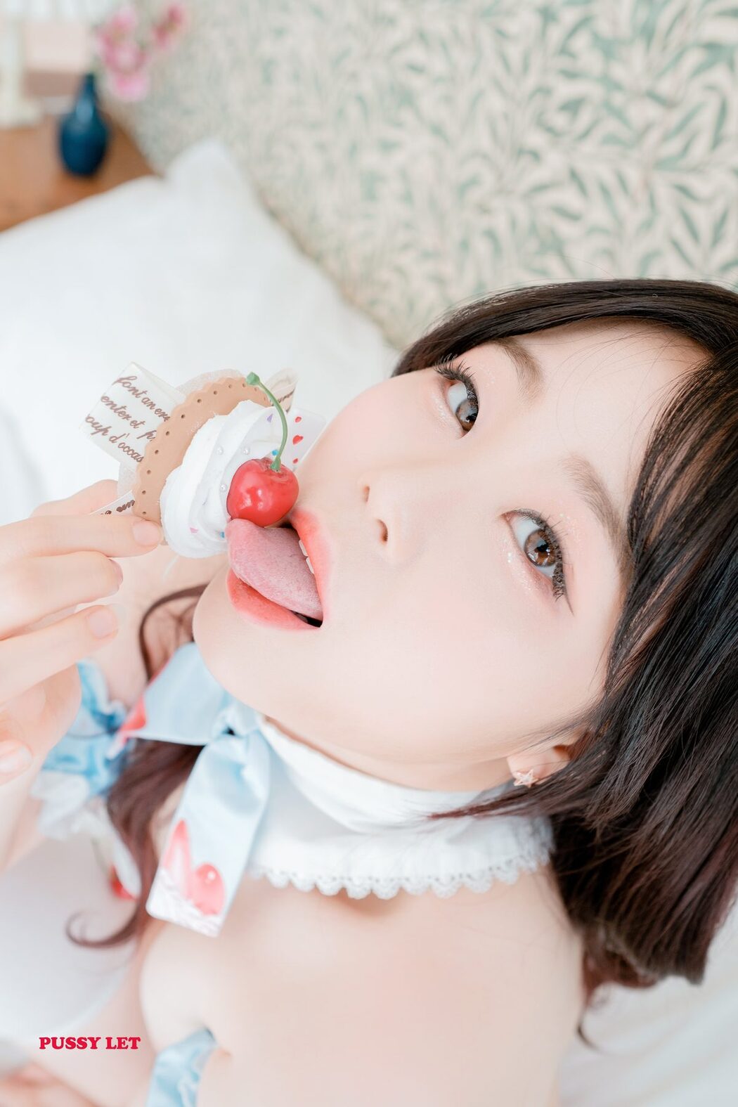 PUSSYLET Vol.22 SUYEON – No.01 Dessert Alice In Wonderland Concept