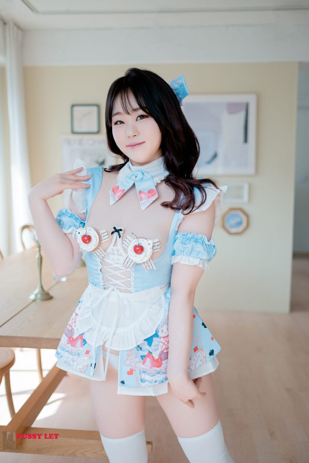 PUSSYLET Vol.22 SUYEON – No.01 Dessert Alice In Wonderland Concept