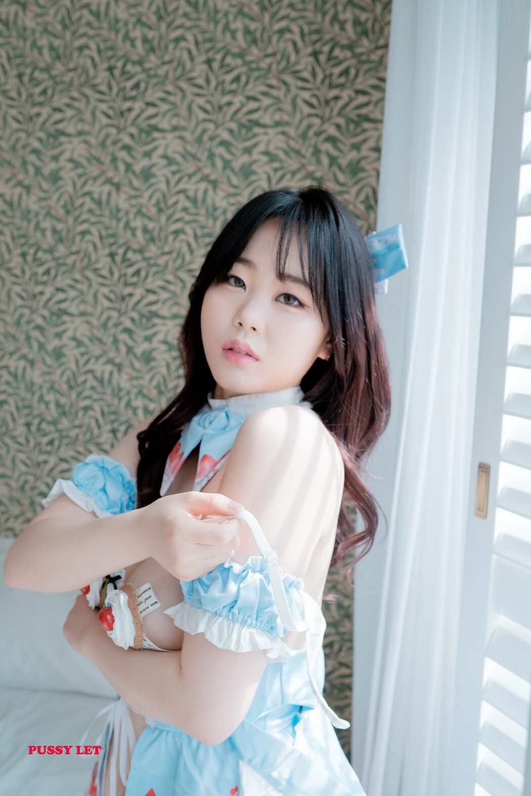 PUSSYLET Vol.22 SUYEON – No.01 Dessert Alice In Wonderland Concept