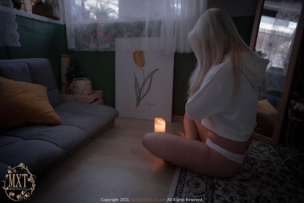 MISS TOUCH YUNAING 유나 Vol.35 A