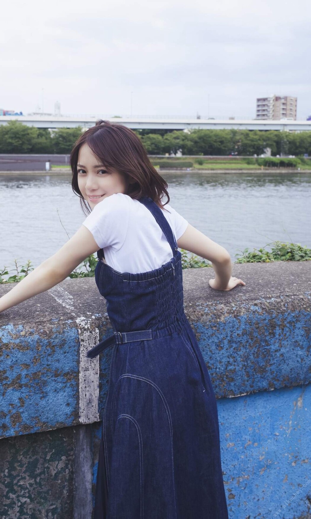 Weekly Photobook 2022-10-03 Makoto Okunaka 奥仲麻琴 – Happy Now