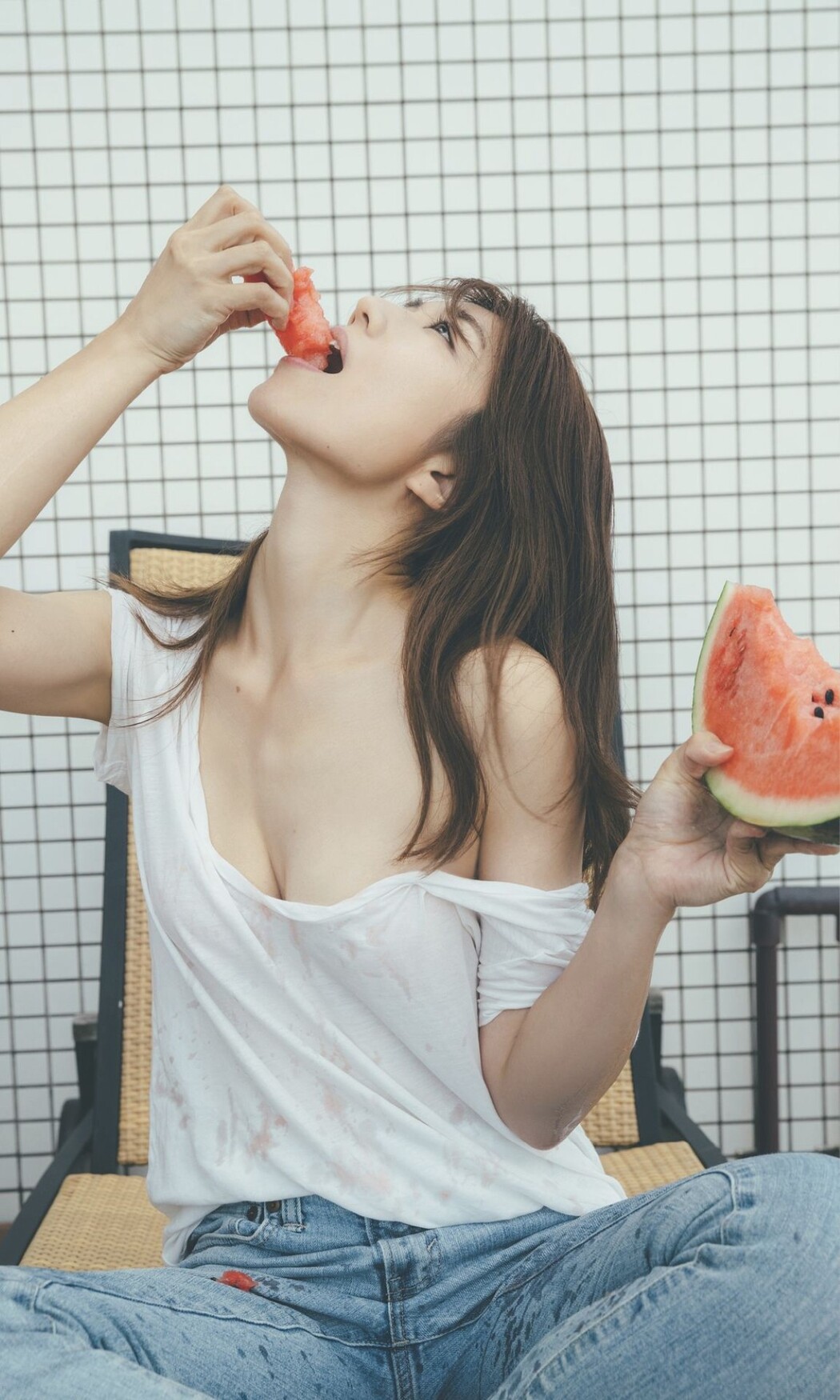 Weekly Photobook 2022-10-17 Yuki Fujiki 藤木由貴 – Morning To Night At The Hotel