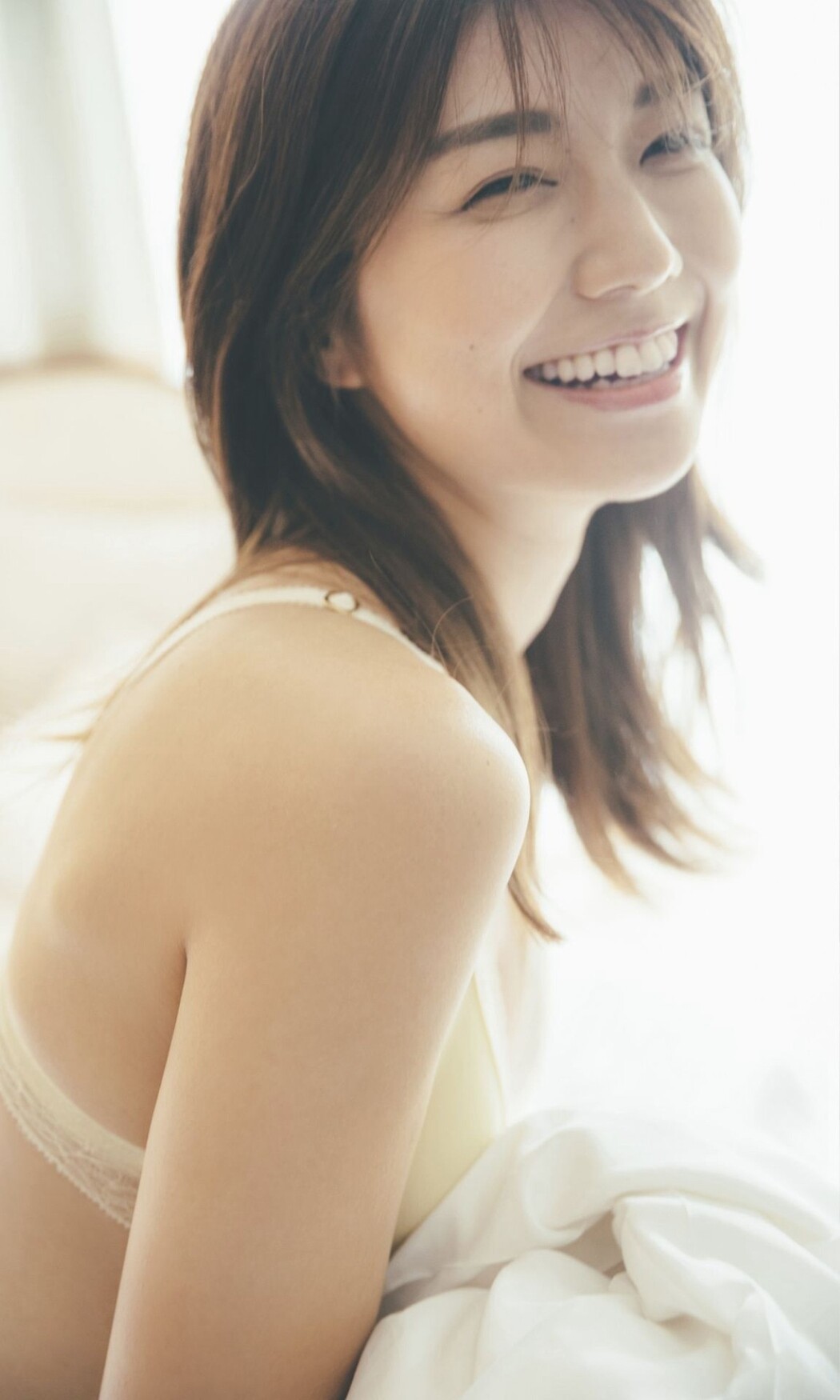 Weekly Photobook 2022-10-17 Yuki Fujiki 藤木由貴 – Morning To Night At The Hotel