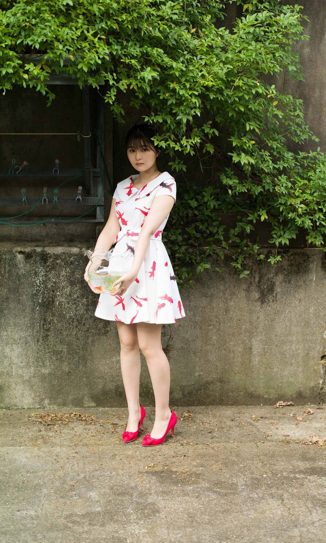 Weekly Photobook 2021-08-16 Sakina Tonchiki 頓知気さきな – Summer Goldfish