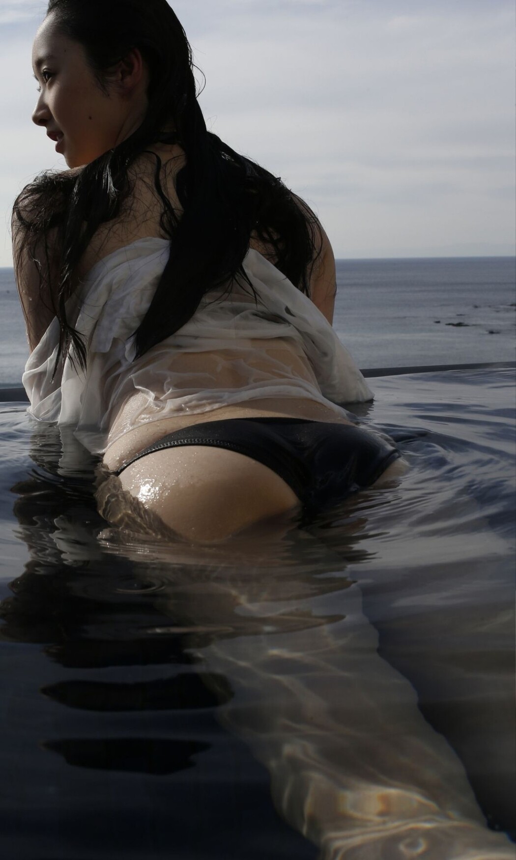 Weekly Photobook Yui Tsuji 辻優衣 – Living In Oita Prefecture A Leisurely Girl