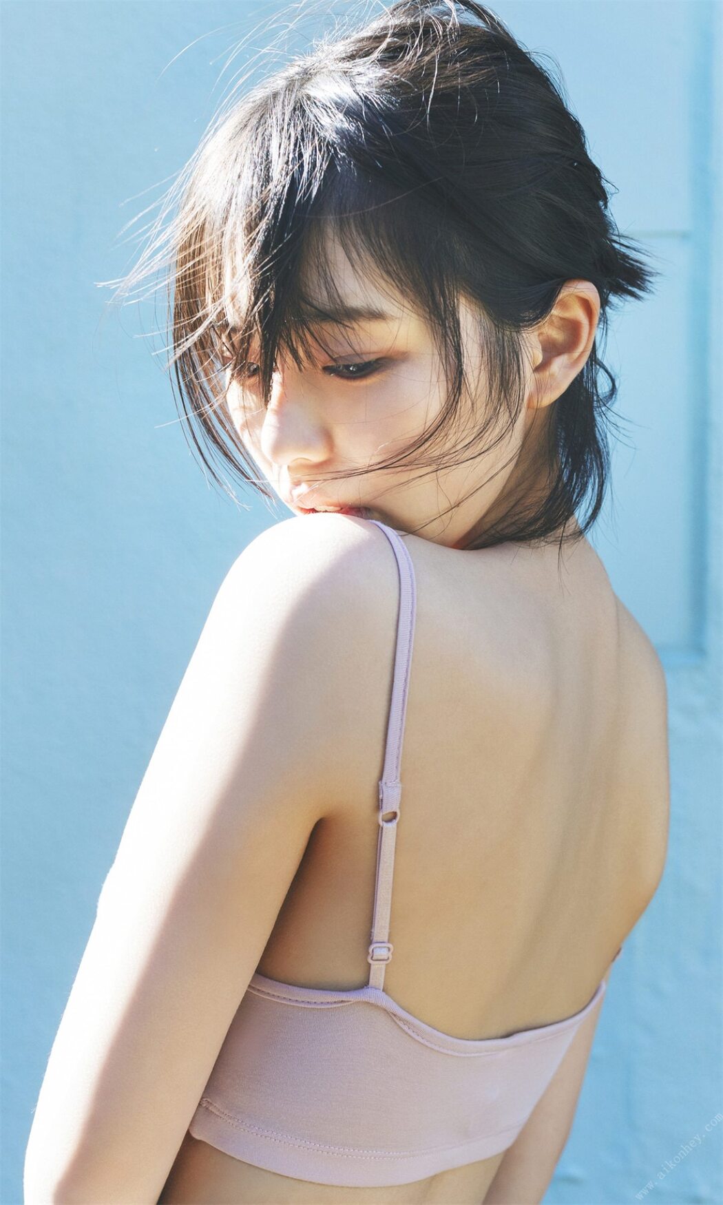 Weekly Photobook 2022-03-14 Hina Kikuchi 菊地姫奈 – Harumeku, honomeku 春めく、ほのめく