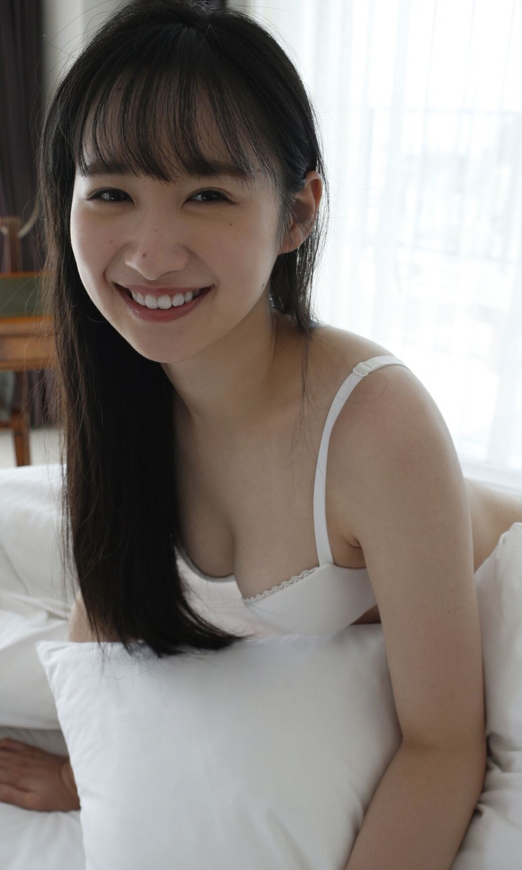 Weekly Photobook Yui Tsuji 辻優衣 – Living In Oita Prefecture A Leisurely Girl