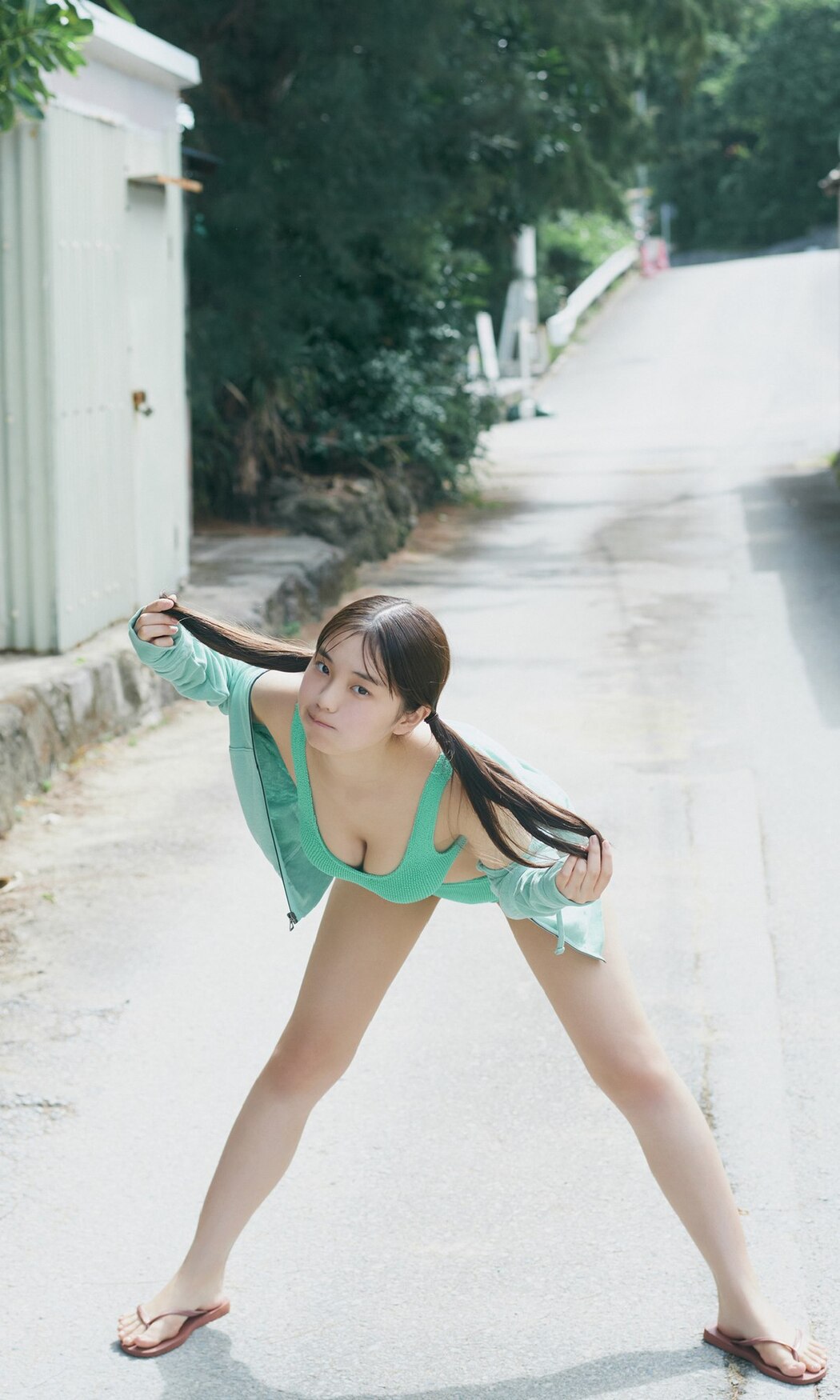 Weekly Photobook 2023-08-07 Hina Kikuchi 菊地姫奈 – Enjoy 18 Year Old Summer Vacation