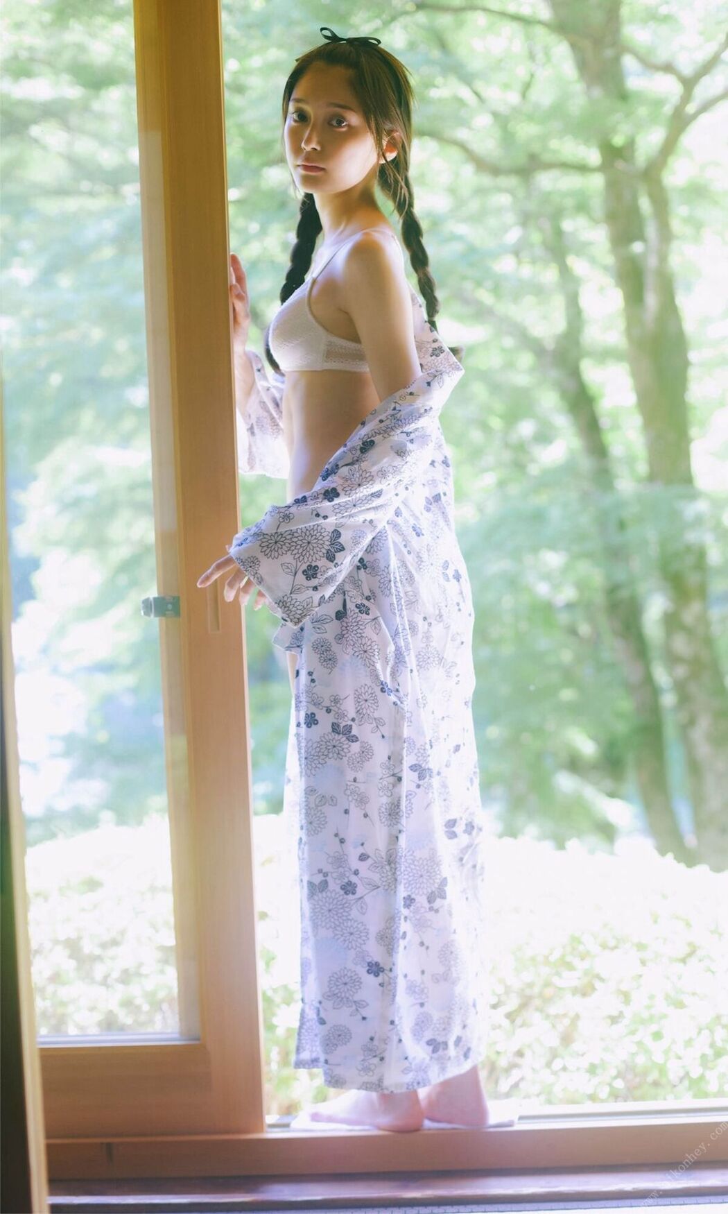 Weekly Playboy Photo Book 2022.08.29 Rina Koyama 小山璃奈 – Red Flower