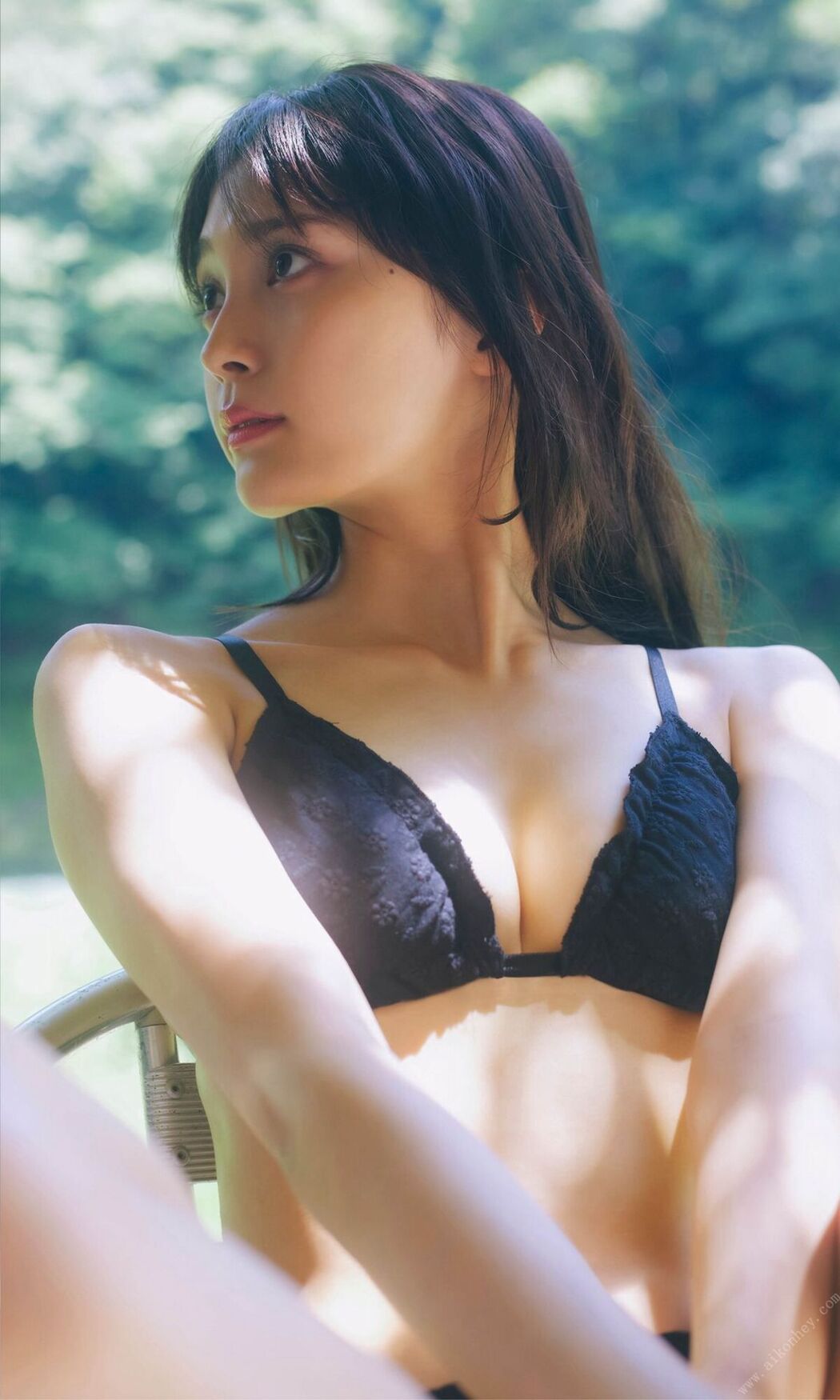 Weekly Playboy Photo Book 2022.08.29 Rina Koyama 小山璃奈 – Red Flower