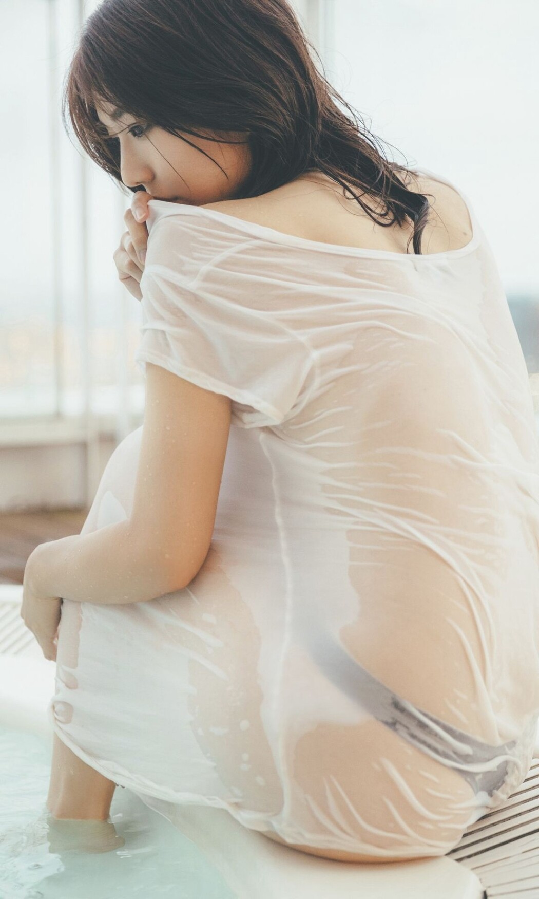 Weekly Photobook 2022-10-17 Yuki Fujiki 藤木由貴 – Morning To Night At The Hotel