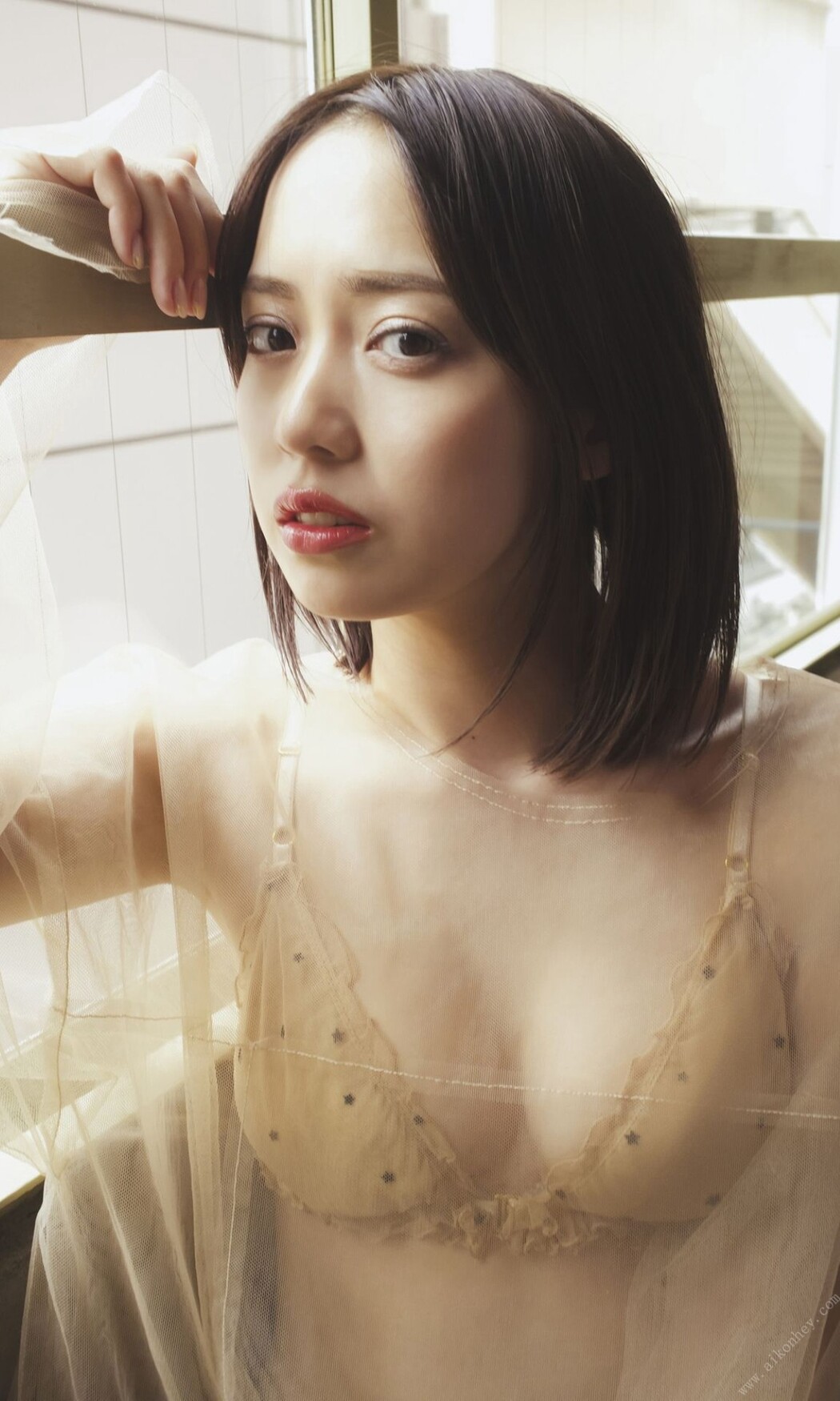 Weekly Photobook 2022-10-03 Makoto Okunaka 奥仲麻琴 – Happy Now
