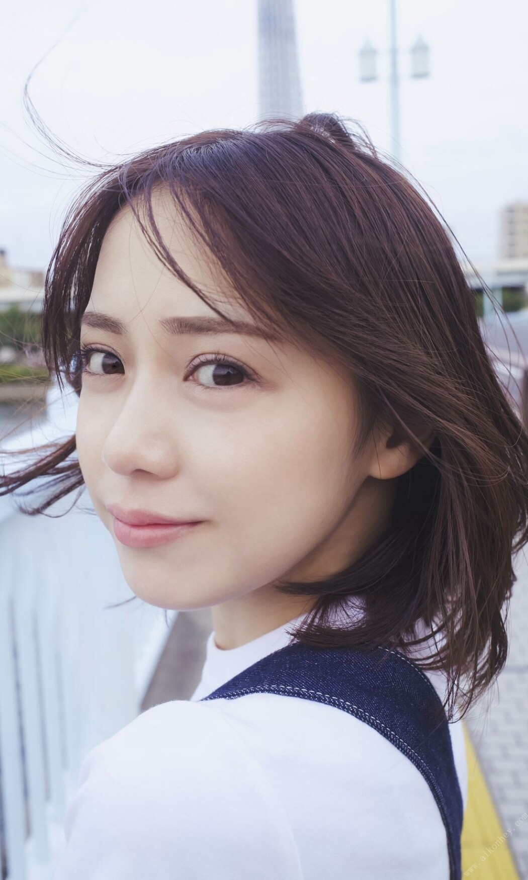 Weekly Photobook 2022-10-03 Makoto Okunaka 奥仲麻琴 – Happy Now