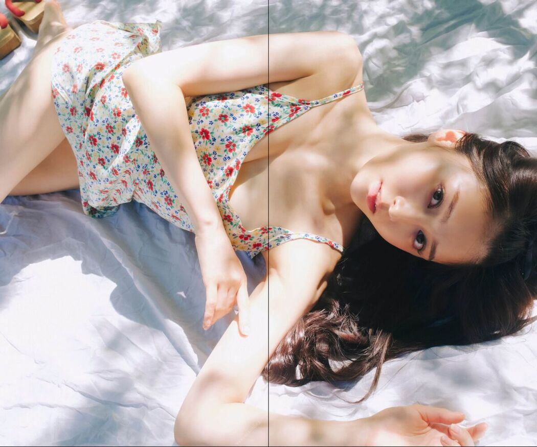 Weekly Playboy Photo Book 2022.08.29 Rina Koyama 小山璃奈 – Red Flower