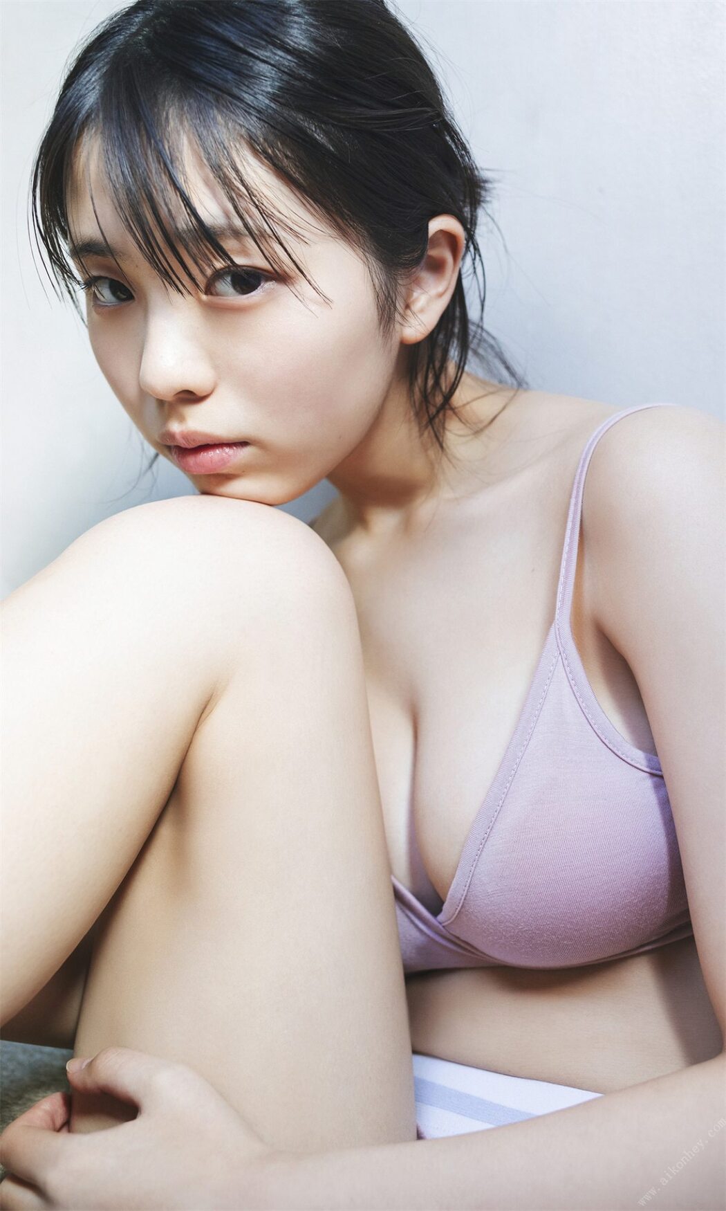 Weekly Photobook 2022-03-14 Hina Kikuchi 菊地姫奈 – Harumeku, honomeku 春めく、ほのめく